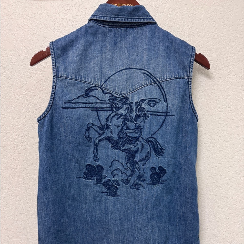 NWOT Stetson Embroidered Western Snap Front Denim Sleeveless Top Size Small